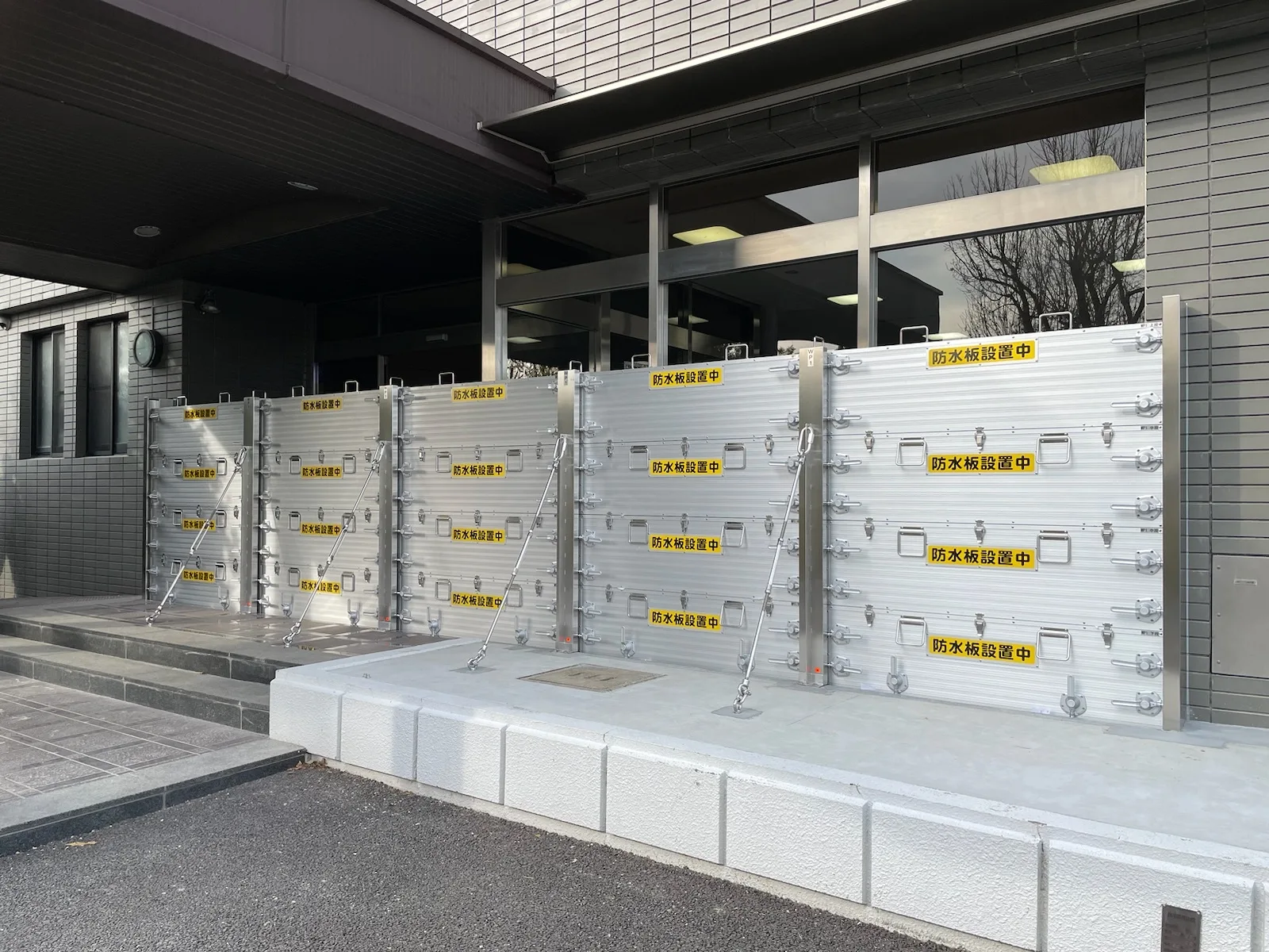 朝日出張所 防水板設置工事